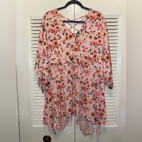 Torrid pink floral babydoll shark bite blouse size 4 - Picture 1 of 7